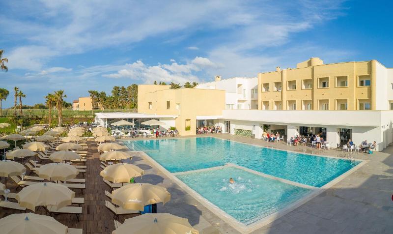 Mangia'S Himera Resort Кампофеличе-ди-Роччелла Экстерьер фото