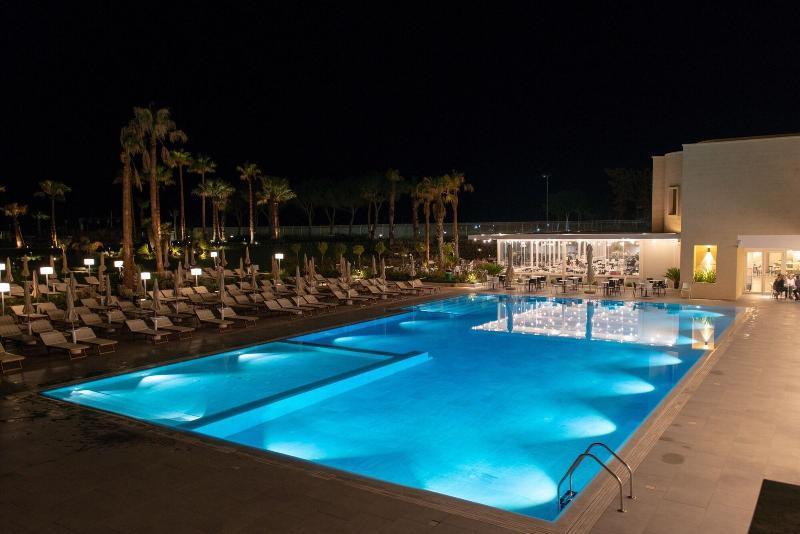 Mangia'S Himera Resort Кампофеличе-ди-Роччелла Экстерьер фото