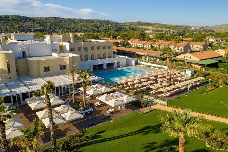 Mangia'S Himera Resort Кампофеличе-ди-Роччелла Экстерьер фото