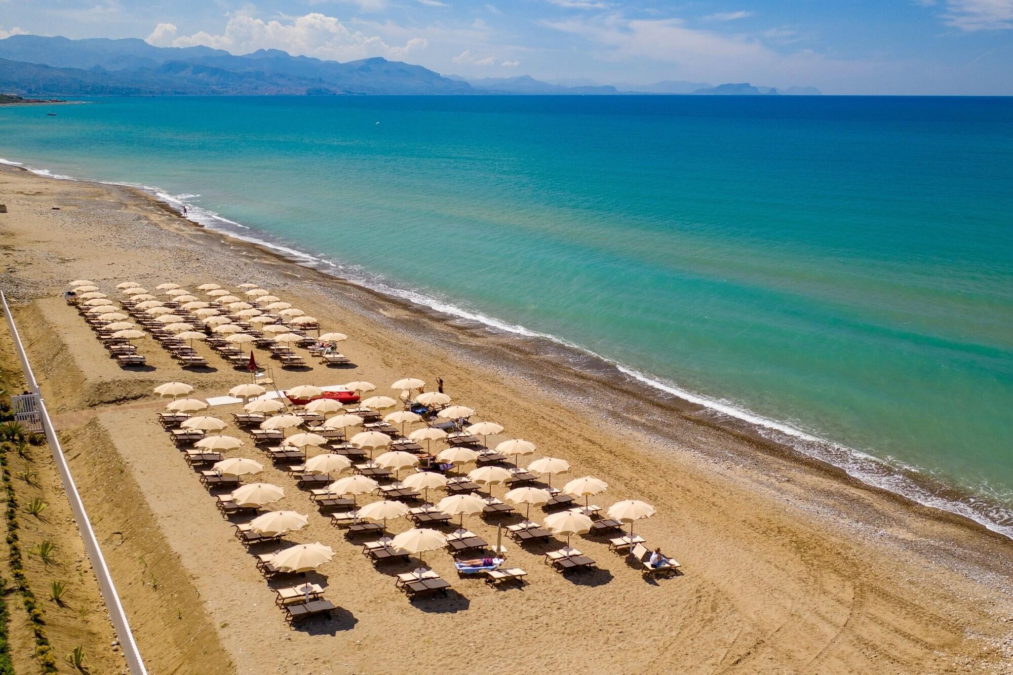 Mangia'S Himera Resort Кампофеличе-ди-Роччелла Экстерьер фото