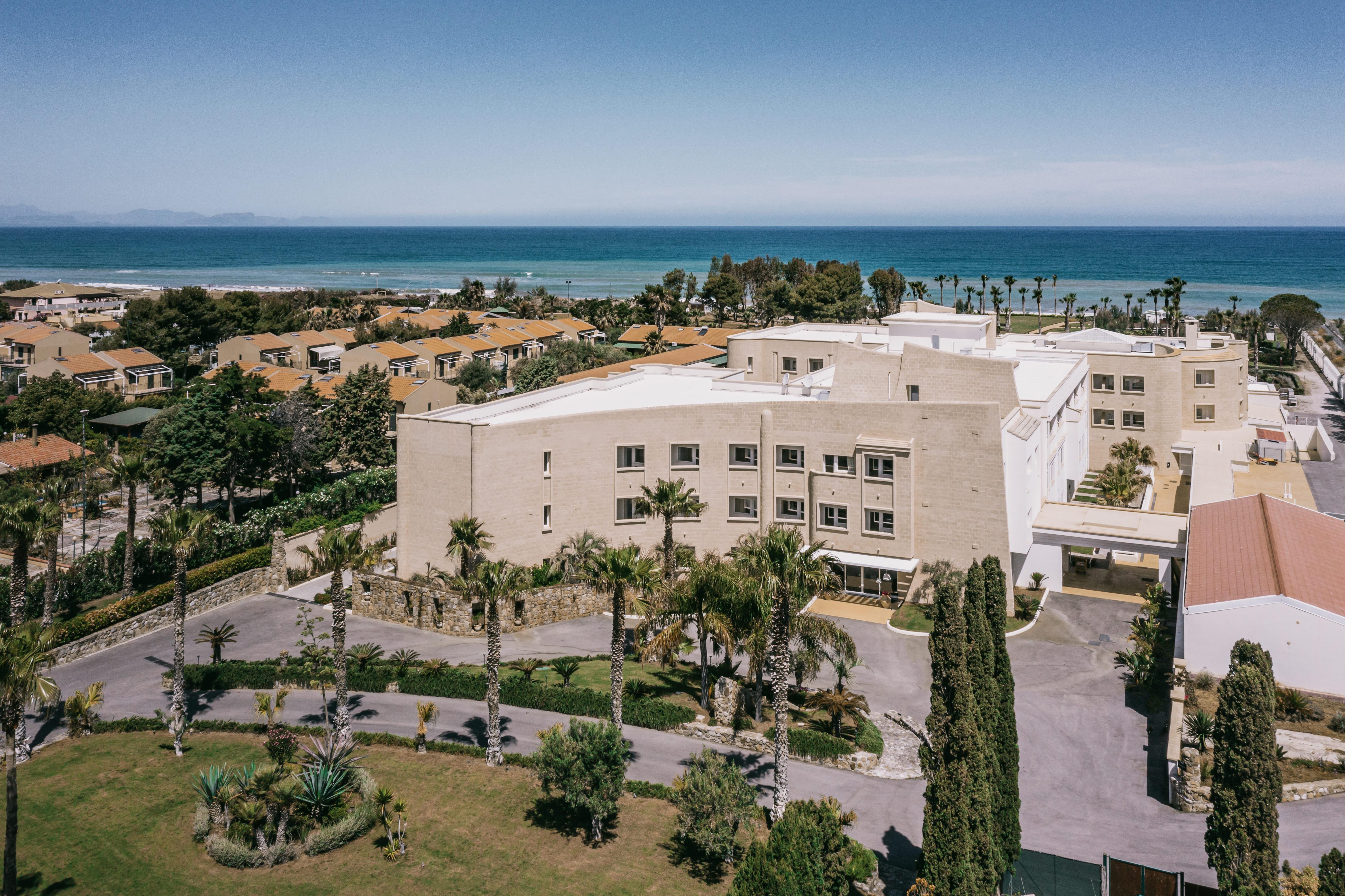 Mangia'S Himera Resort Кампофеличе-ди-Роччелла Экстерьер фото