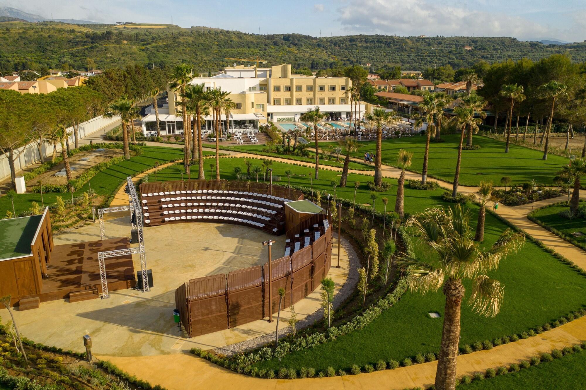 Mangia'S Himera Resort Кампофеличе-ди-Роччелла Экстерьер фото